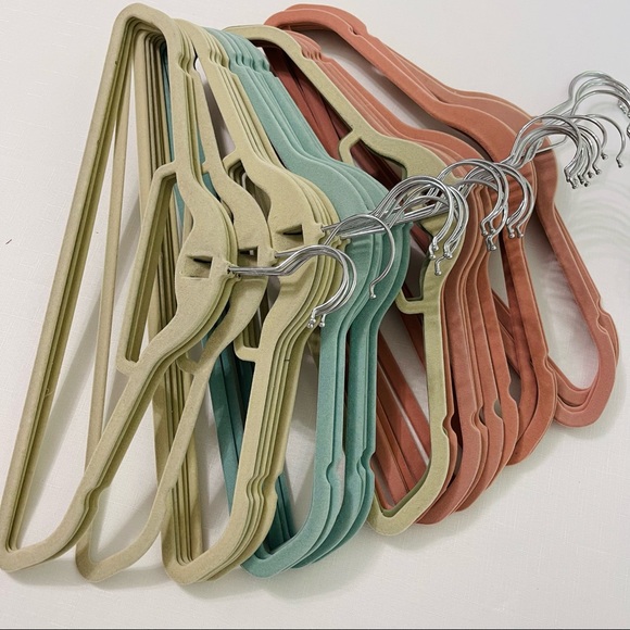 Velvet hangers 30 Pink Green Skinny thin grippy closet organizer closet storage - Picture 2 of 6